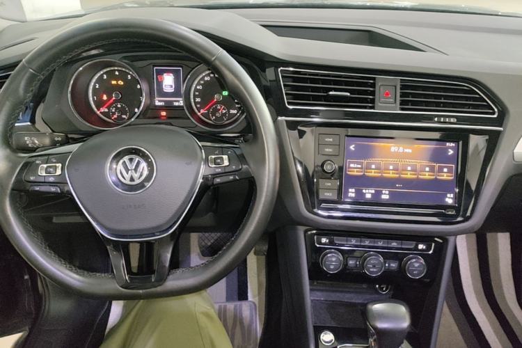 Used Volkswagen Tiguan L 2019 330TSI Automatic Two-Wheel Drive Panoramic Comfort Edition China V Standard Center Console