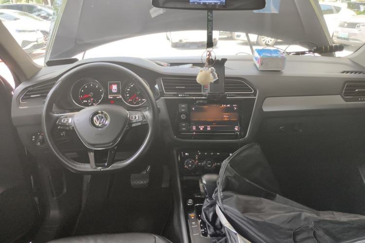 Used Volkswagen Tiguan L 2019 330TSI Automatic Two-Wheel Drive Panoramic Comfort Edition China VI Standard Center Console