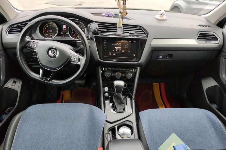 Used Volkswagen Tiguan L 2019 Revised 330TSI Automatic Two-Wheel Drive Smart & Luxury Edition China VI Standard Center Console