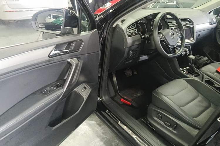 Used Volkswagen Tiguan L 2019 330TSI Automatic Two-Wheel Drive Smart Luxury Version China V Emission Standard Driver Seat
