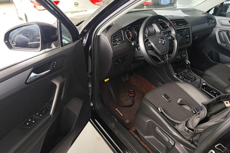 Used Volkswagen Tiguan L 2019 330TSI Automatic Two-Wheel Drive Luxury Edition China V Standard Driver Seat