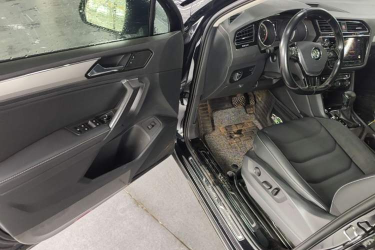 Used Volkswagen Tiguan L 2019 Revised 330TSI Automatic Two-Wheel Drive Smart & Luxury Edition China VI Standard Driver Seat