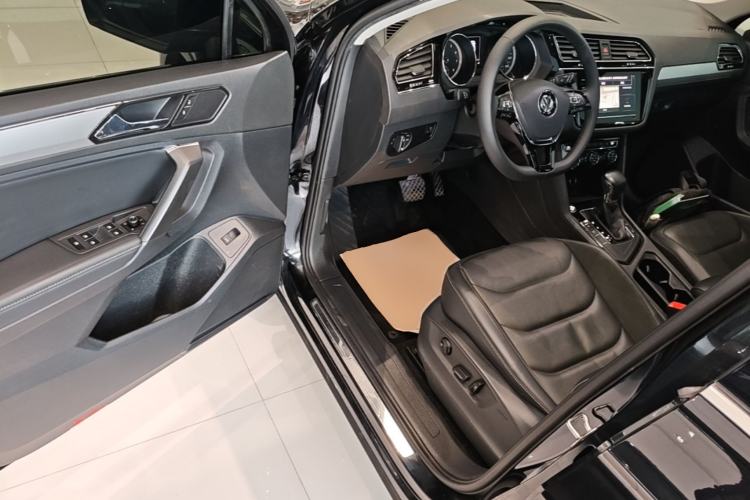 Used Volkswagen Tiguan L 2019 Revised 330TSI Automatic Two-Wheel Drive Smart & Luxury Edition China VI Standard Driver Seat
