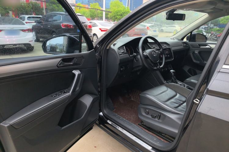 Used Volkswagen Tiguan L 2019 Updated Version 330TSI Automatic Two-Wheel Drive Panoramic Comfort Edition China VI Standard Driver Seat