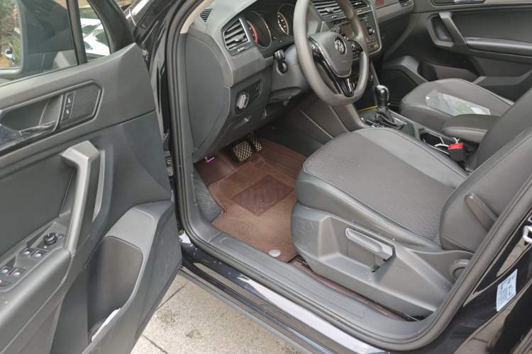 Used Volkswagen Tiguan L 2019 330TSI Automatic Two-Wheel Drive Luxury Edition China V Standard Driver Seat