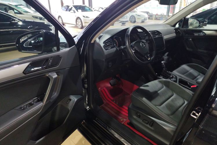 Used Volkswagen Tiguan L 2019 380TSI Automatic All-Wheel Drive Luxury Edition with 7 Seats China VI Standard Driver Seat