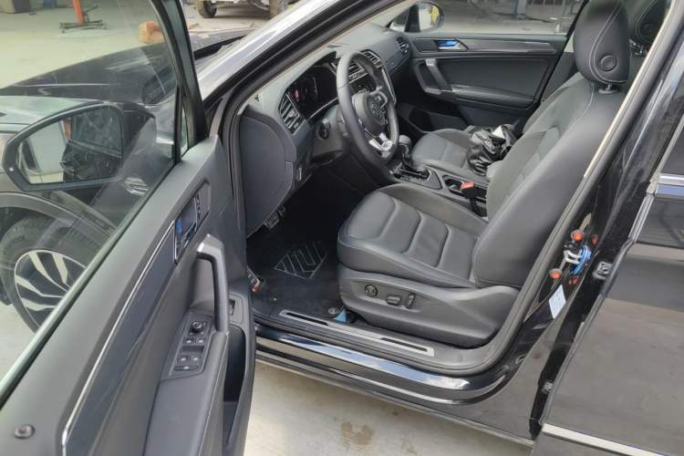 Used Volkswagen Tiguan L 2019 Restyled 330TSI Automatic Two-Wheel Drive R-Line Flagship Version China VI Standard Driver Seat