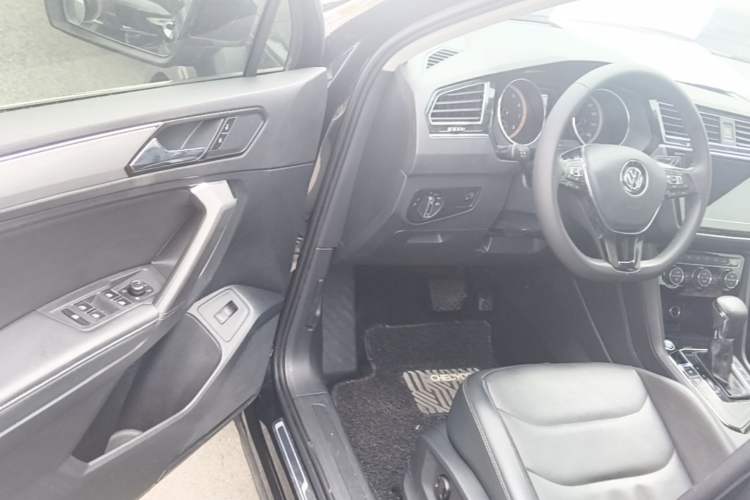 Used Volkswagen Tiguan L 2019 Revised 330TSI Automatic Two-Wheel Drive Smart & Luxury Edition China VI Standard Driver Seat
