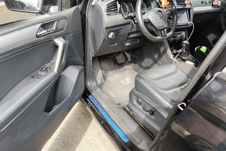 Used Volkswagen Tiguan L 2019 330TSI Automatic Two-Wheel Drive Panoramic Comfort Edition China V Standard Driver Seat