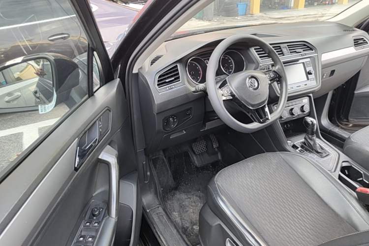 Used Volkswagen Tiguan L 2019 330TSI Automatic Two-Wheel Drive Luxury Edition China V Standard Driver Seat