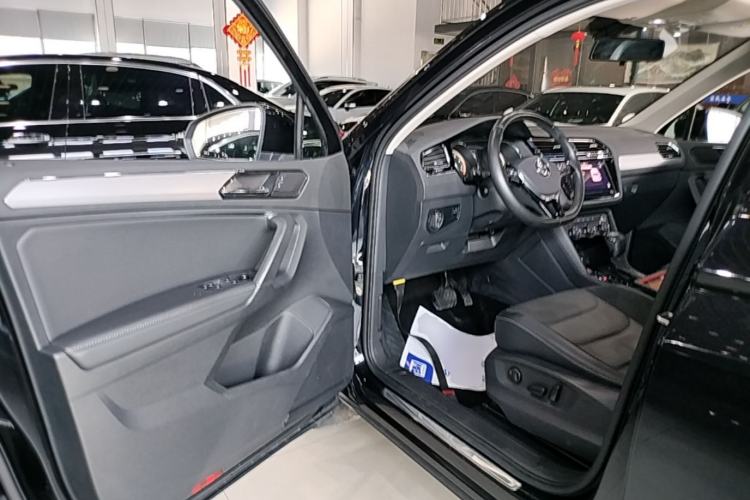Used Volkswagen Tiguan L 2019 Updated Version 330TSI Automatic Two-Wheel Drive Panoramic Comfort Edition China VI Standard Driver Seat