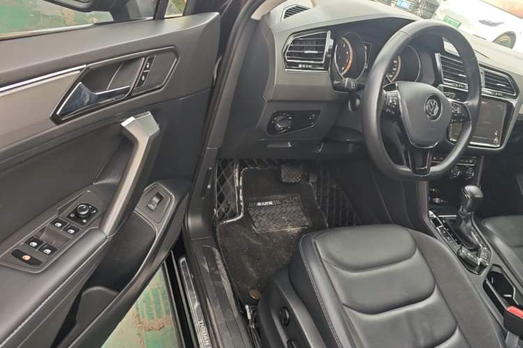 Used Volkswagen Tiguan L 2019 Revised 330TSI Automatic Two-Wheel Drive Smart & Luxury Edition China VI Standard Driver Seat