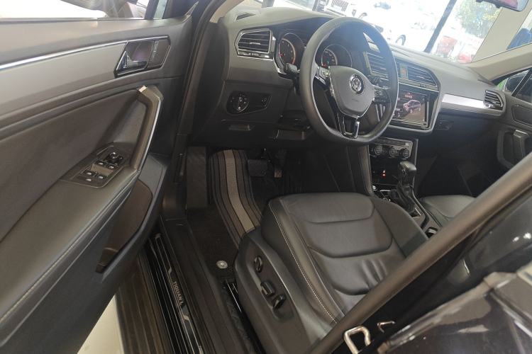 Used Volkswagen Tiguan L 2019 330TSI Automatic Two-Wheel Drive Panoramic Comfort Edition China V Standard Driver Seat