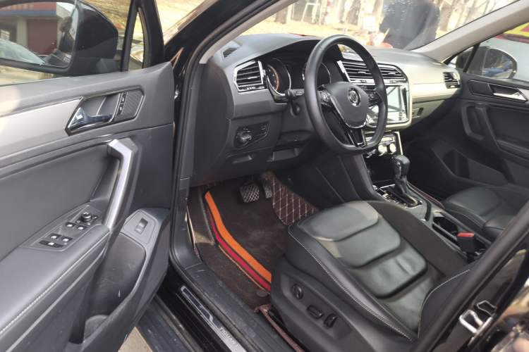 Used Volkswagen Tiguan L 2019 Revised 330TSI Automatic Two-Wheel Drive Smart & Luxury Edition China VI Standard Driver Seat