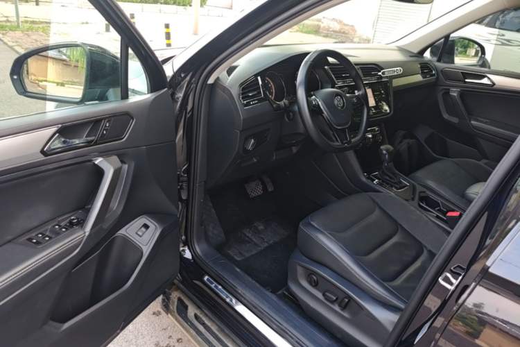 Used Volkswagen Tiguan L 2019 Revised 330TSI Automatic Two-Wheel Drive Smart & Luxury Edition China VI Standard Driver Seat