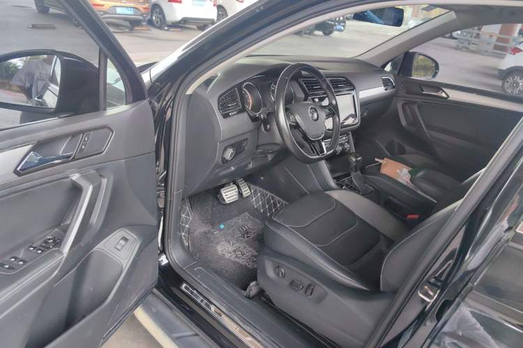 Used Volkswagen Tiguan L 2019 Revised 330TSI Automatic Two-Wheel Drive Smart & Luxury Edition China VI Standard Driver Seat