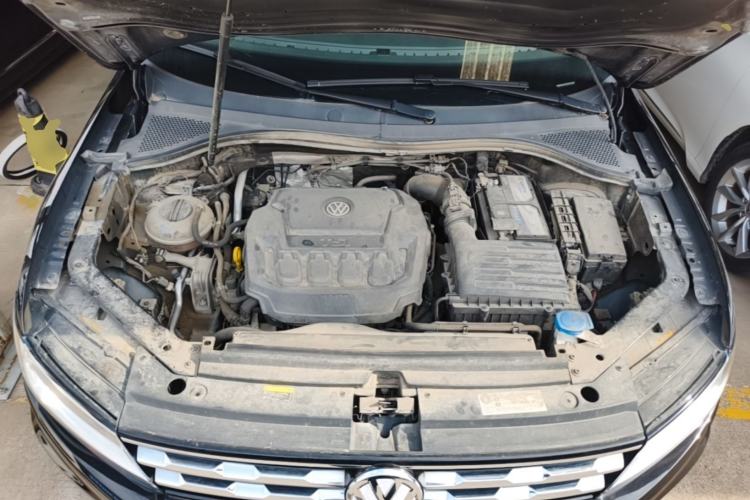 Used Volkswagen Tiguan L 2019 Revised 330TSI Automatic Two-Wheel Drive Smart & Luxury Edition China VI Standard Engine Bay