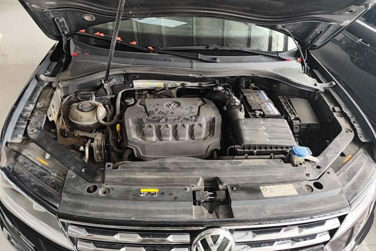 Used Volkswagen Tiguan L 2019 330TSI Automatic Two-Wheel Drive Luxury Edition China V Standard Engine Bay