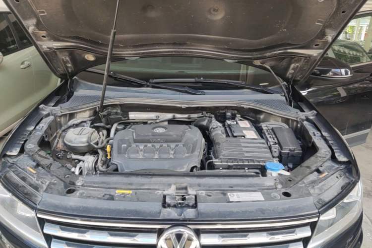 Used Volkswagen Tiguan L 2019 Updated Version 330TSI Automatic Two-Wheel Drive Panoramic Comfort Edition China VI Standard Engine Bay