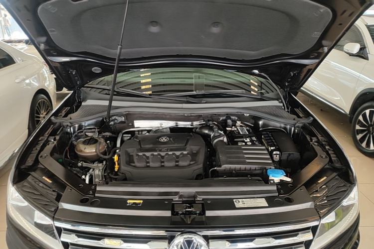 Used Volkswagen Tiguan L 2019 330TSI Automatic Two-Wheel Drive Smart Luxury Version China V Emission Standard Engine Bay