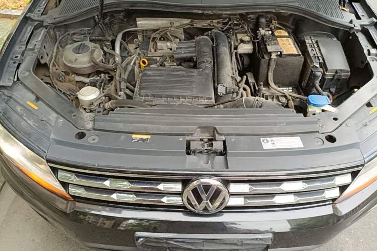 Used Volkswagen Tiguan L 2019 Revised Version 280TSI Automatic Two-Wheel Drive Panoramic Comfort Edition China VI Standard Engine Bay