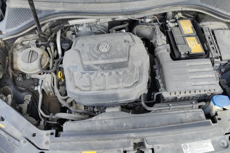 Used Volkswagen Tiguan L 2019 Updated Version 330TSI Automatic Two-Wheel Drive Panoramic Comfort Edition China VI Standard Engine Bay