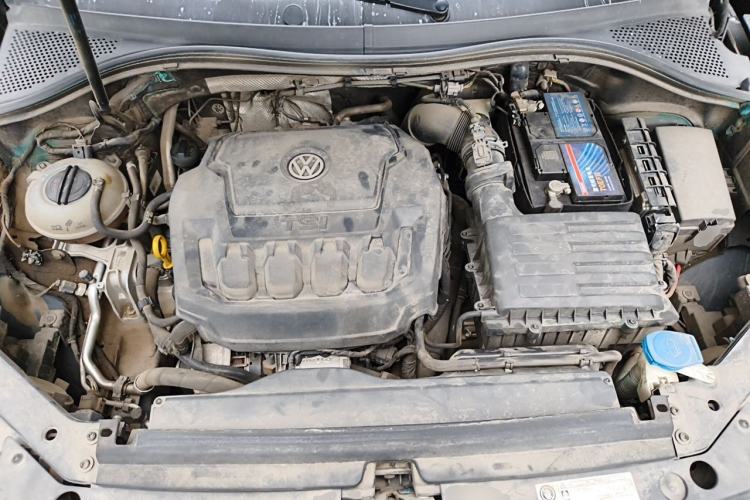 Used Volkswagen Tiguan L 2019 Revised Version 330TSI Automatic Two-Wheel Drive Panoramic Comfort Edition China V Standard Engine Bay