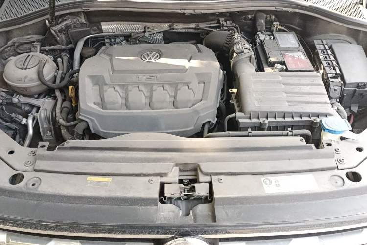 Used Volkswagen Tiguan L 2019 Revised 330TSI Automatic Two-Wheel Drive Smart & Luxury Edition China VI Standard Engine Bay