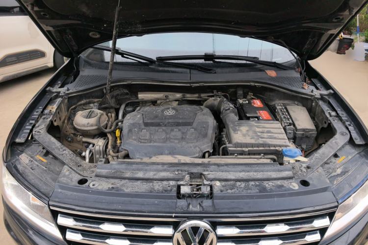 Used Volkswagen Tiguan L 2019 Updated Version 330TSI Automatic Two-Wheel Drive Panoramic Comfort Edition China VI Standard Engine Bay