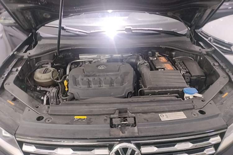 Used Volkswagen Tiguan L 2019 Updated Version 330TSI Automatic Two-Wheel Drive Panoramic Comfort Edition China VI Standard Engine Bay