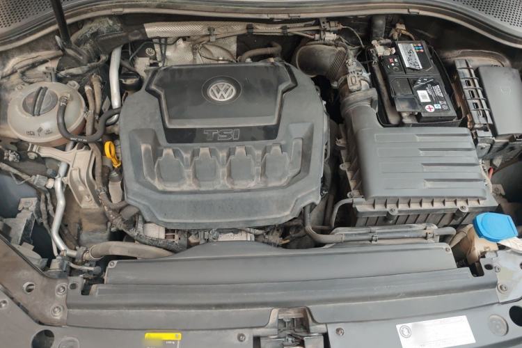 Used Volkswagen Tiguan L 2019 Updated Version 330TSI Automatic Two-Wheel Drive Panoramic Comfort Edition China VI Standard Engine Bay