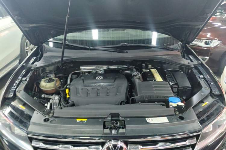 Used Volkswagen Tiguan L 2019 330TSI Automatic Two-Wheel Drive Smart Luxury Version China VI Standard Engine Bay