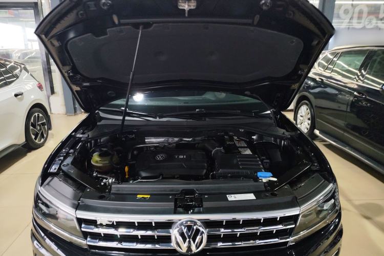 Used Volkswagen Tiguan L 2019 380TSI Automatic All-Wheel Drive Luxury Edition with 7 Seats China VI Standard Engine Bay