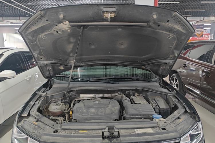 Used Volkswagen Tiguan L 2019 330TSI Automatic Two-Wheel Drive Panoramic Comfort Edition China VI Standard Engine Bay