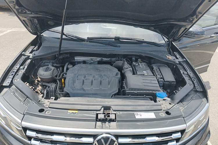 Used Volkswagen Tiguan L 2019 Revised 330TSI Automatic Two-Wheel Drive R-Line Flagship Edition China V Emission Standard Engine Bay