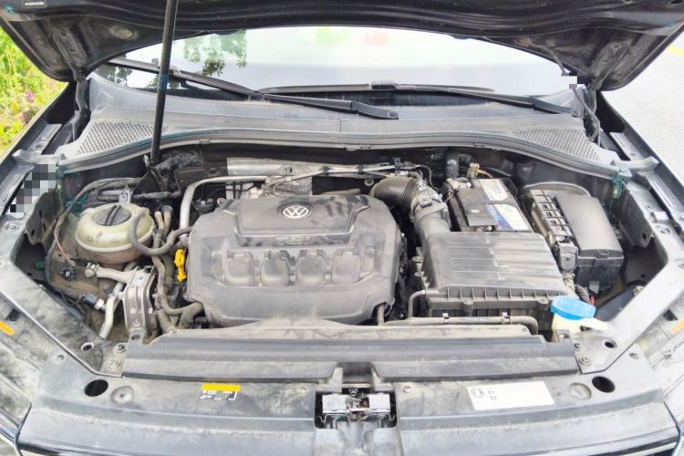 Used Volkswagen Tiguan L 2019 Updated Version 330TSI Automatic Two-Wheel Drive Panoramic Comfort Edition China VI Standard Engine Bay