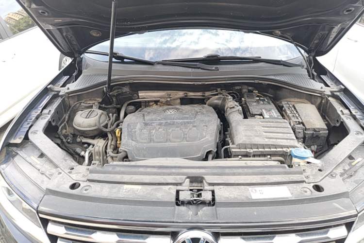 Used Volkswagen Tiguan L 2019 330TSI Automatic Two-Wheel Drive Luxury Edition China V Standard Engine Bay