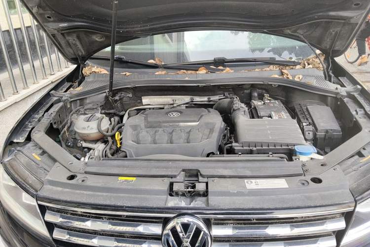 Used Volkswagen Tiguan L 2019 330TSI Automatic Two-Wheel Drive Luxury Edition China VI Standard Engine Bay