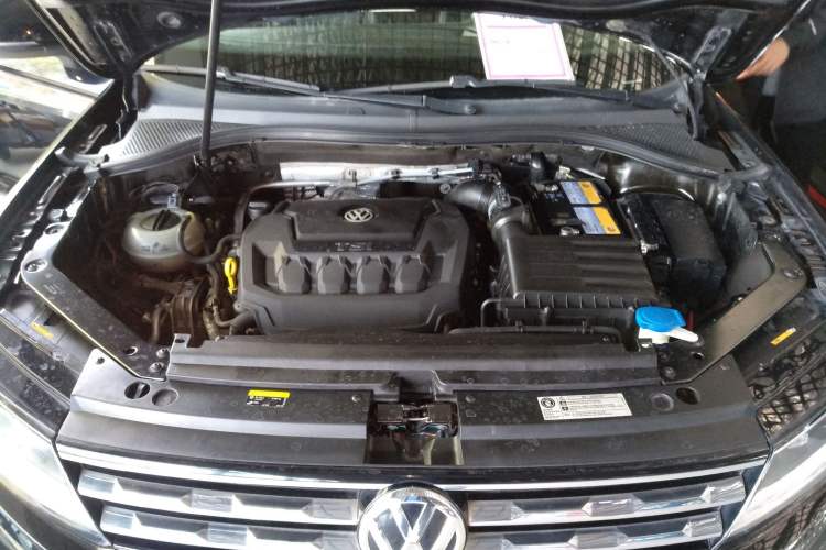Used Volkswagen Tiguan L 2019 Revised 330TSI Automatic Two-Wheel Drive Smart & Luxury Edition China VI Standard Engine Bay