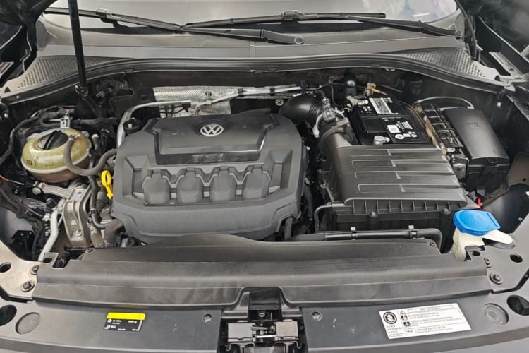 Used Volkswagen Tiguan L 2019 Revised 330TSI Automatic Two-Wheel Drive Smart & Luxury Edition China VI Standard Engine Bay