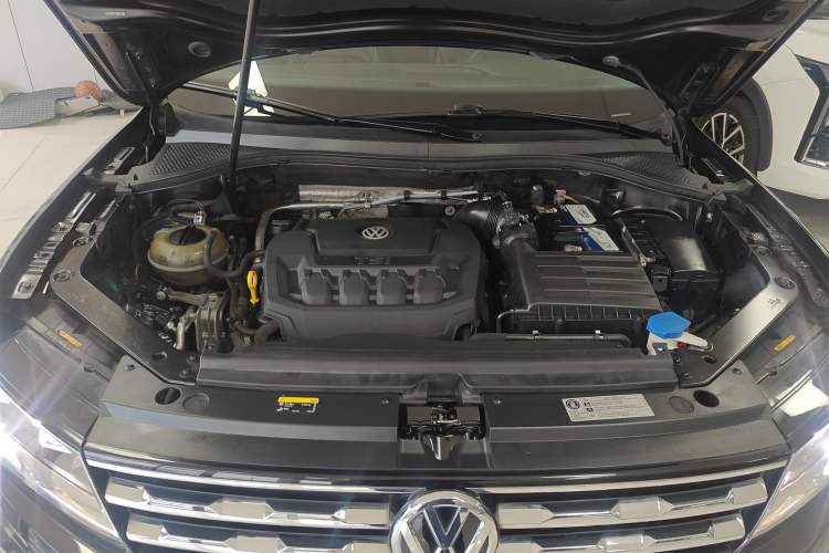 Used Volkswagen Tiguan L 2019 330TSI Automatic Two-Wheel Drive Panoramic Comfort Edition China V Standard Engine Bay