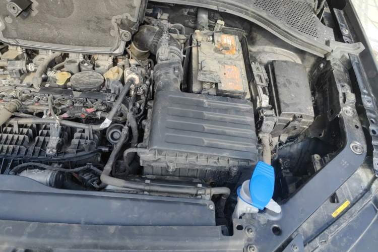 Used Volkswagen Tiguan L 2019 Restyled 330TSI Automatic Two-Wheel Drive R-Line Flagship Version China VI Standard Engine Bay Left