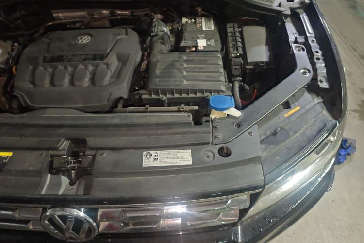 Used Volkswagen Tiguan L 2019 330TSI Automatic Two-Wheel Drive Smart Luxury Version China V Emission Standard Engine Bay Left
