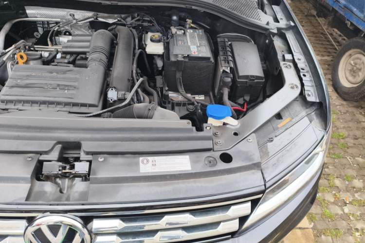 Used Volkswagen Tiguan L 2019 Revised Version 280TSI Automatic Two-Wheel Drive Panoramic Comfort Edition China VI Standard Engine Bay Left