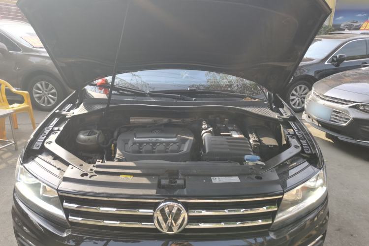 Used Volkswagen Tiguan L 2019 Revised 330TSI Automatic Two-Wheel Drive Smart & Luxury Edition China VI Standard Engine Bay