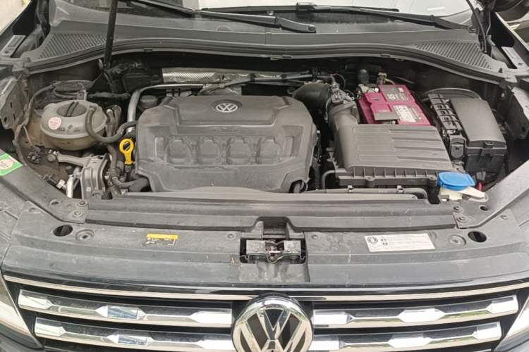 Used Volkswagen Tiguan L 2019 330TSI Automatic Two-Wheel Drive Luxury Edition China VI Standard Engine Bay