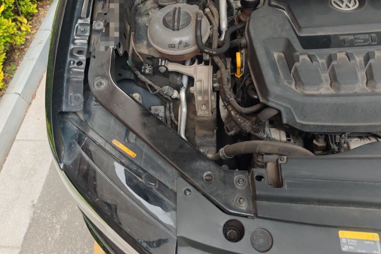 Used Volkswagen Tiguan L 2019 Updated Version 330TSI Automatic Two-Wheel Drive Panoramic Comfort Edition China VI Standard Engine Bay Right