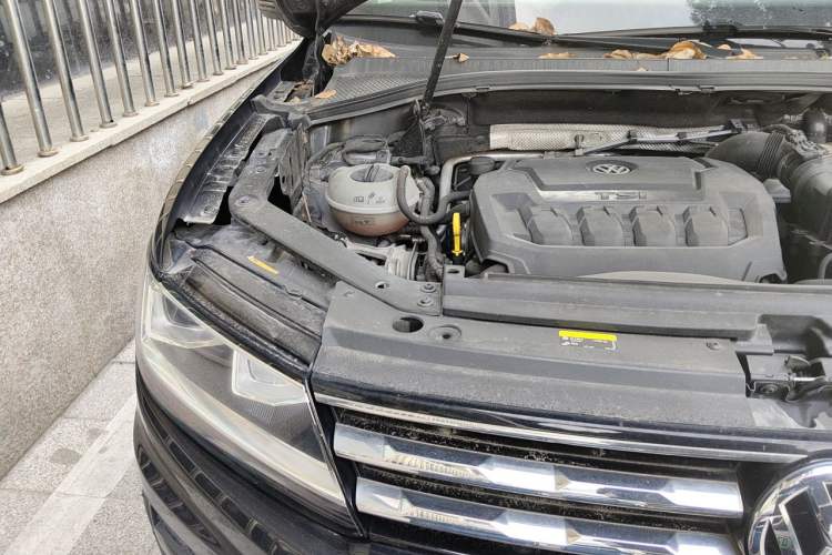 Used Volkswagen Tiguan L 2019 330TSI Automatic Two-Wheel Drive Luxury Edition China VI Standard Engine Bay Right