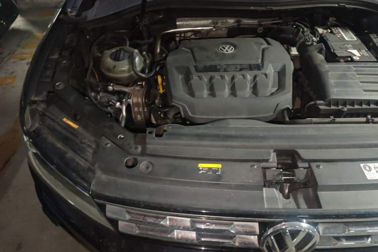 Used Volkswagen Tiguan L 2019 330TSI Automatic Two-Wheel Drive Smart Luxury Version China V Emission Standard Engine Bay Right
