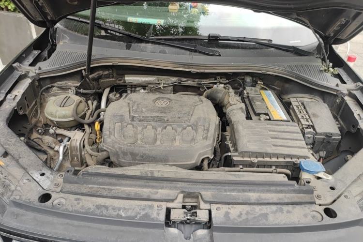 Used Volkswagen Tiguan L 2019 330TSI Automatic Two-Wheel Drive Smart Luxury Version China V Emission Standard Engine Bay